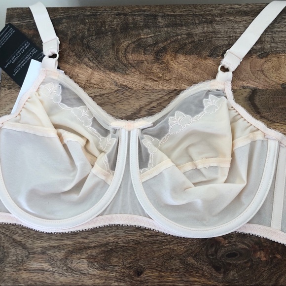 Bali Intimates & Sleepwear Bali Light Beige Comfort U Flower